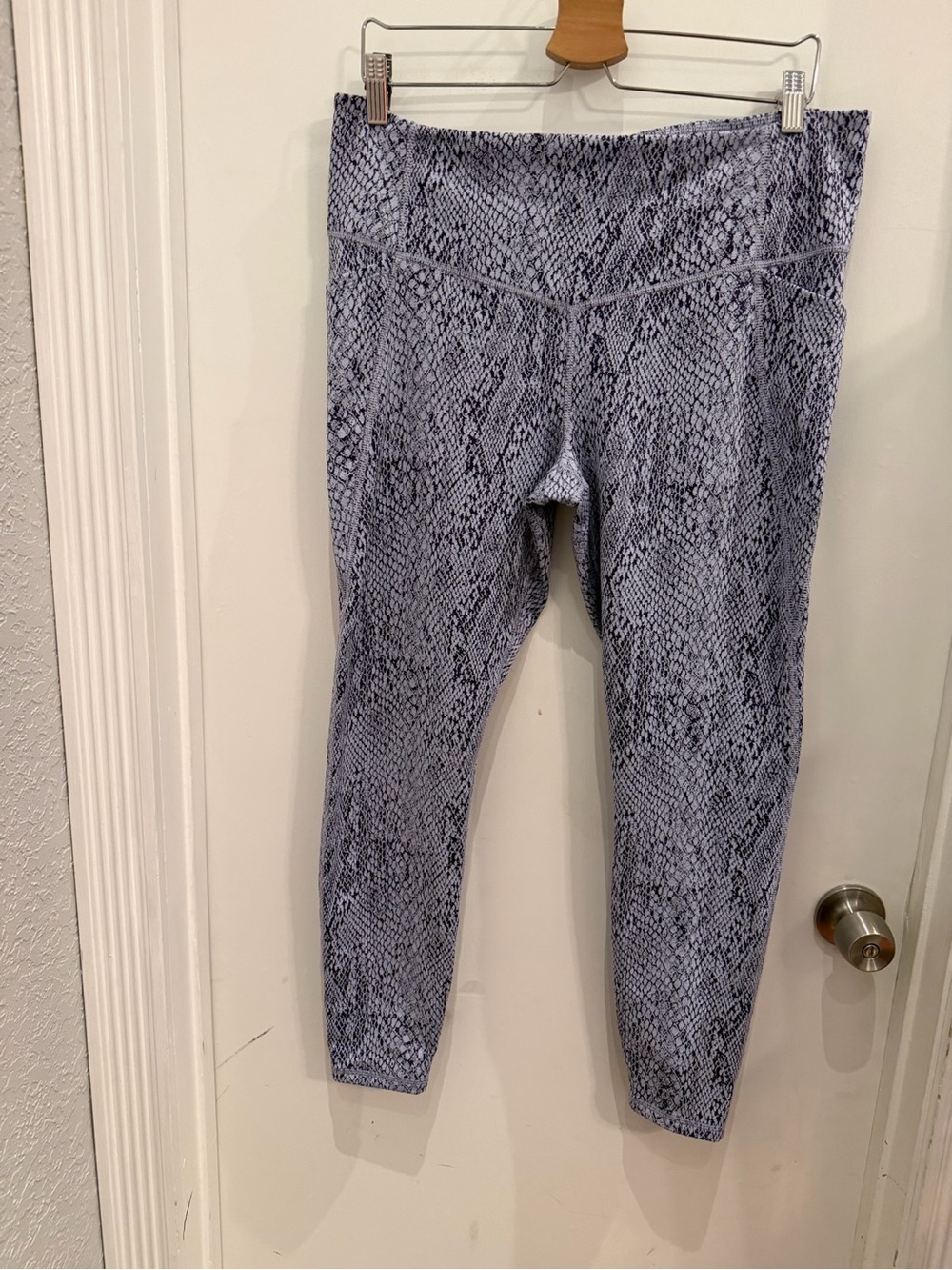 All in Motion Snakeskin Print High-Rise Leggings XXL‎ Athleisure